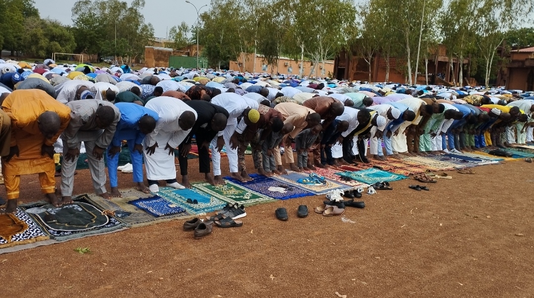 Aïd el kébir : les fidèles musulmans en prière