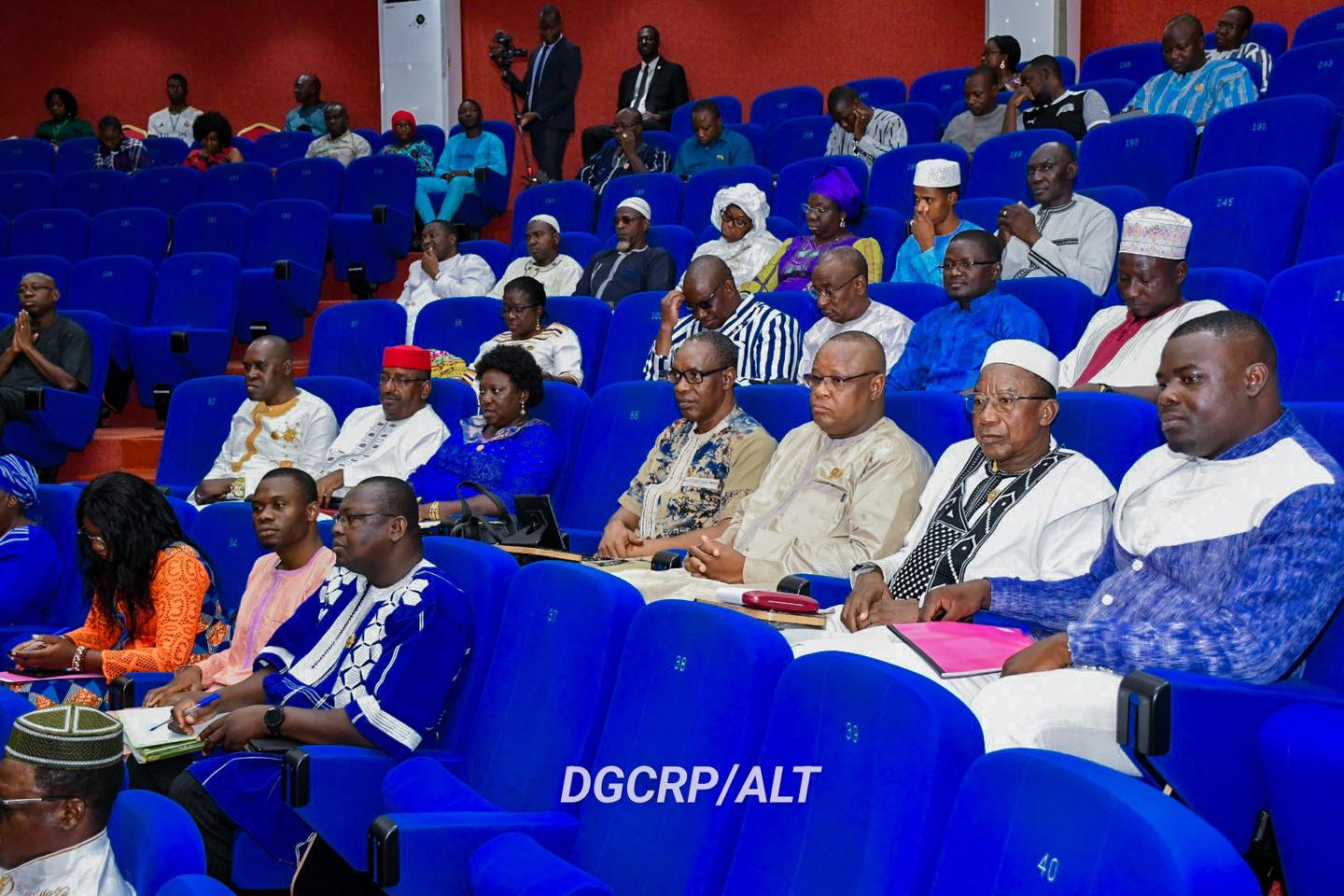 Burkina/ALT : Les députés interrogent le ministre en charge de l’urbanisme sur la loi portant bail d’habitation