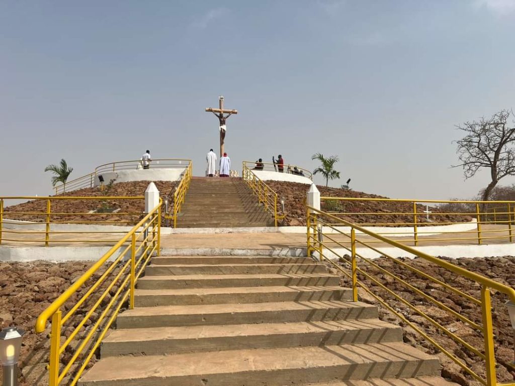 Burkina / Religion: Le Calvaire du sanctuaire Notre Dame de Yagma rénové